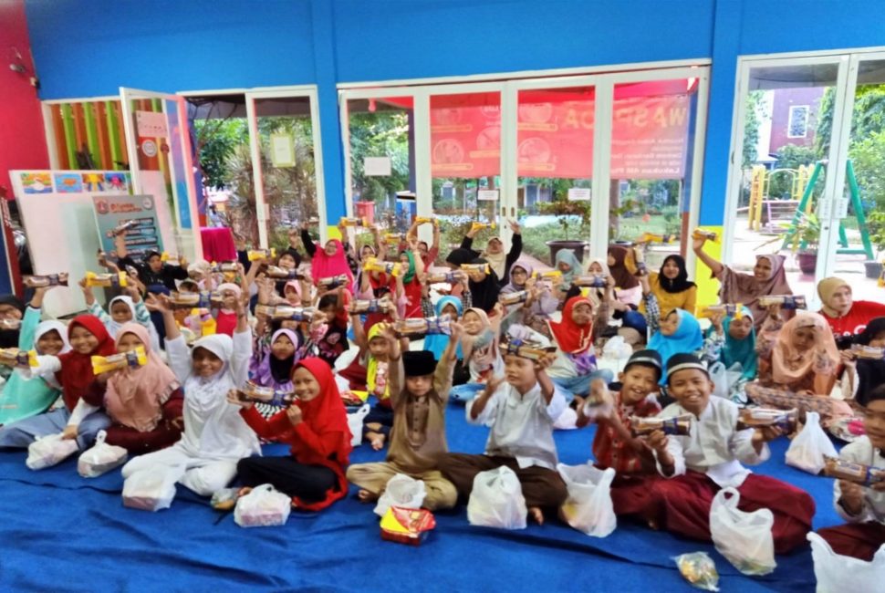 Sari Roti Iftar with the Orphans at Rawa Buaya