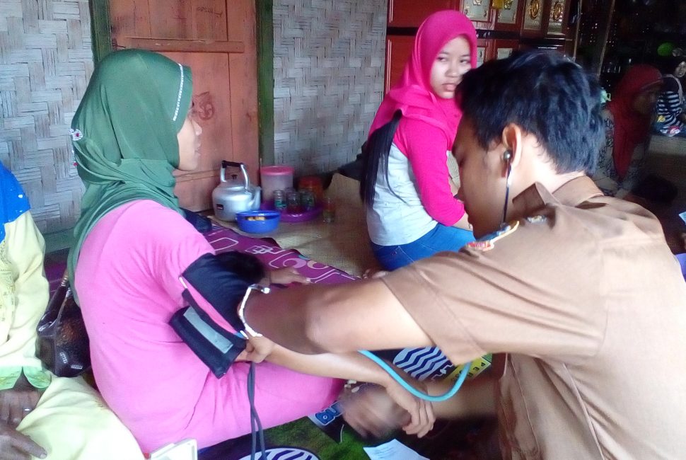 PT Nippon Indosari Corpindo Tbk. Conduct Free Medication for Society in Lebak, Banten